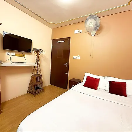 Hotel Triratna