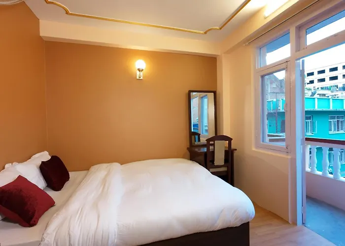Hotel Triratna 2*