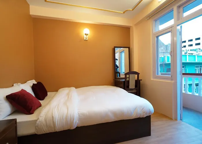 Triratna Hotel