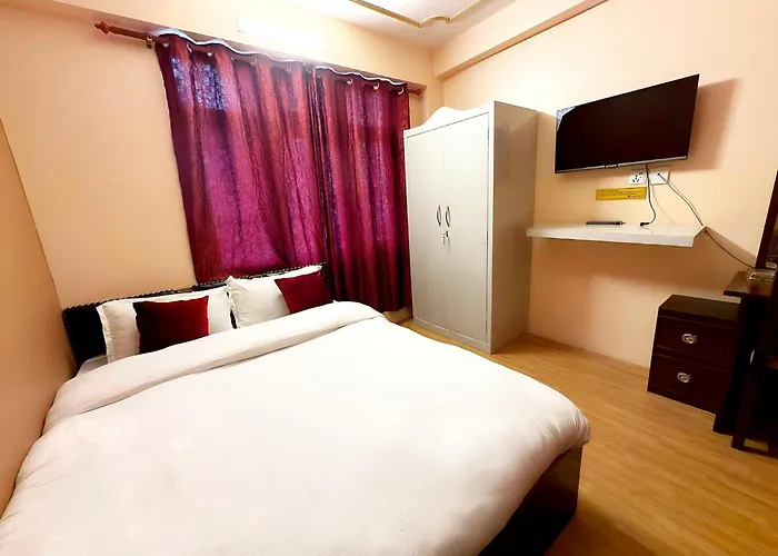 Hotel Triratna 2*