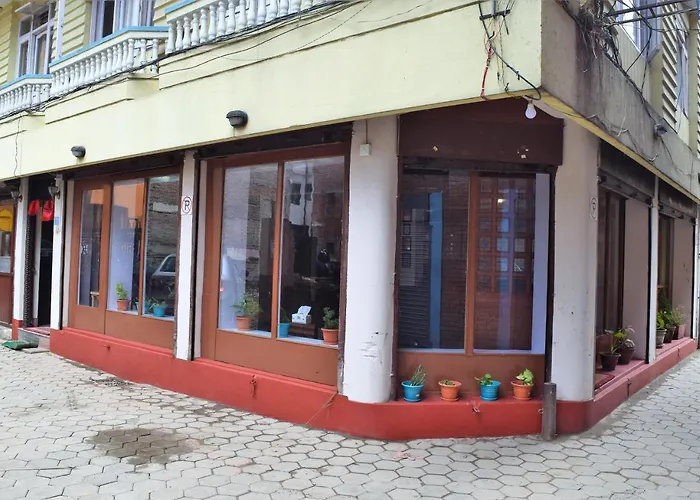Hotel Triratna