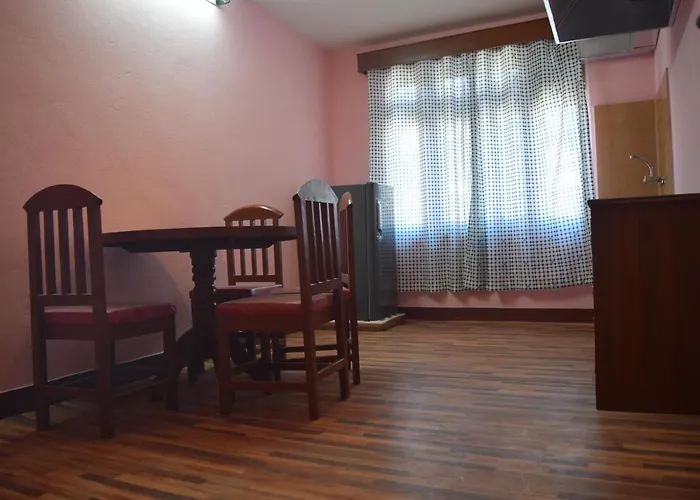 Hotel Triratna 2*